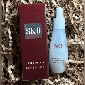 SK-II 
GenOptics Aura Essence Serum